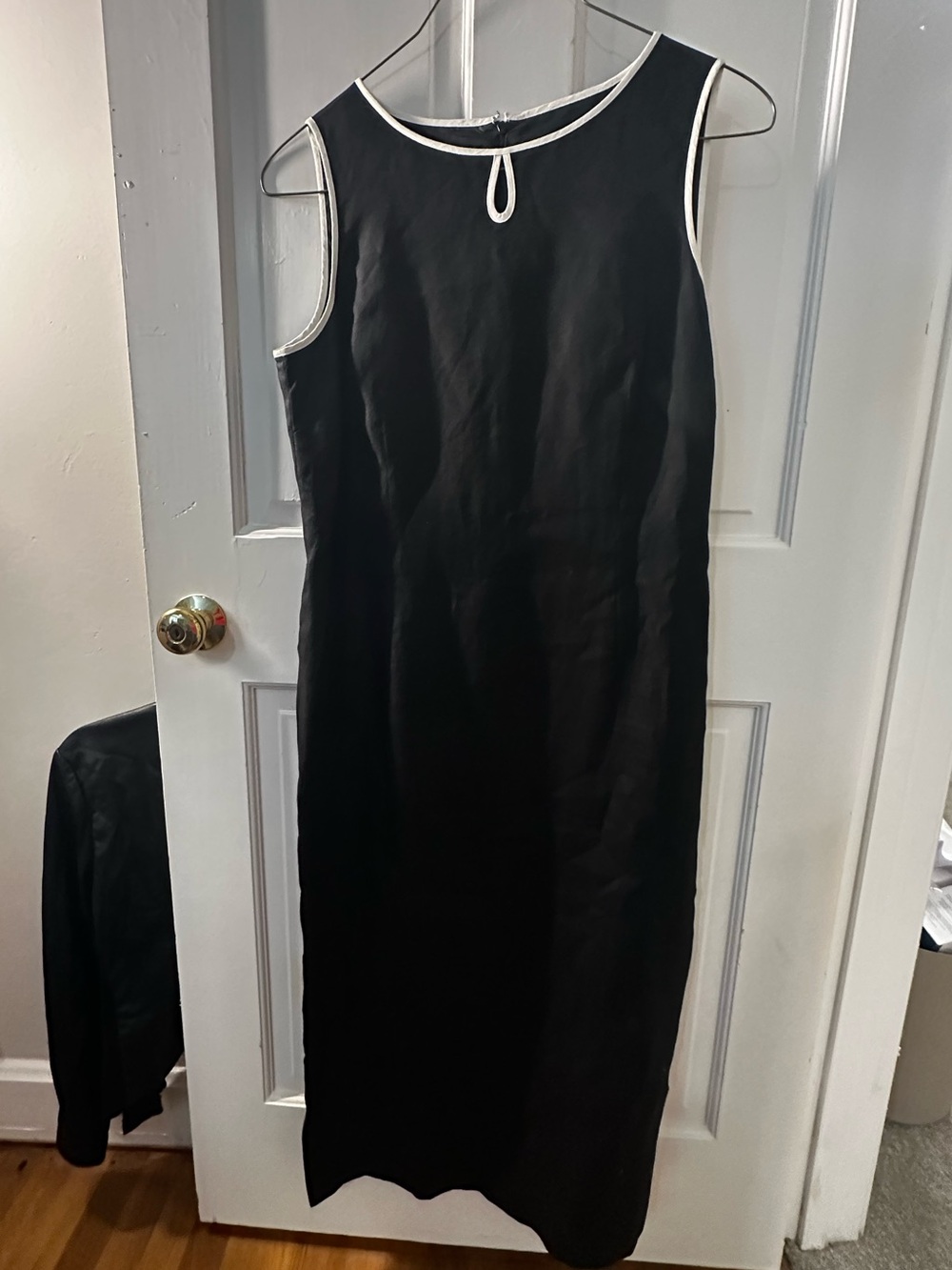 Classic Black Sleeveless Shift Dress with White Trim